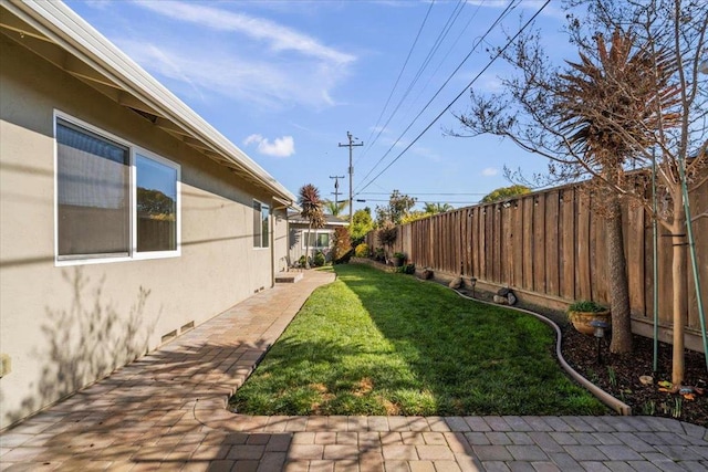 view of yard featuring a patio