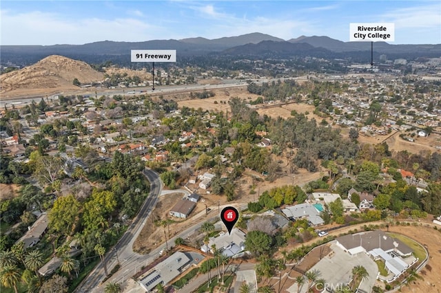 bird's eye view with a mountain view