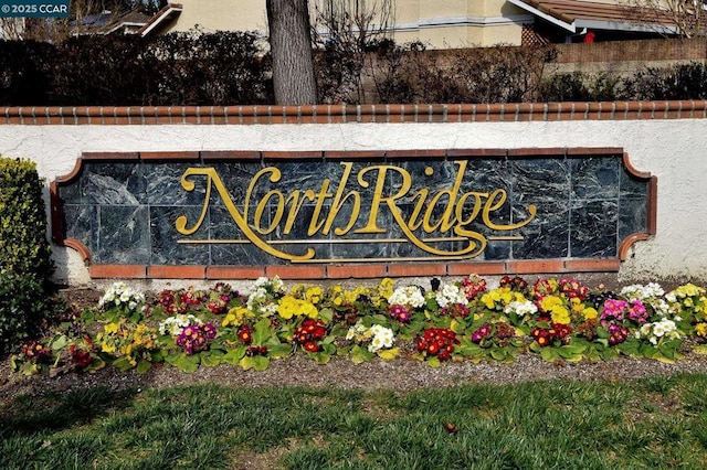 view of community / neighborhood sign