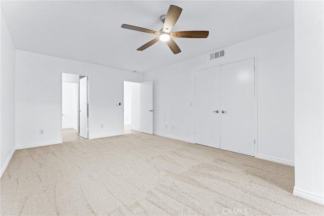 empty room featuring light carpet and ceiling fan