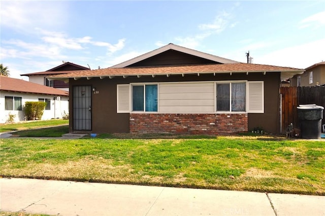 view of front of home featuring a front lawn