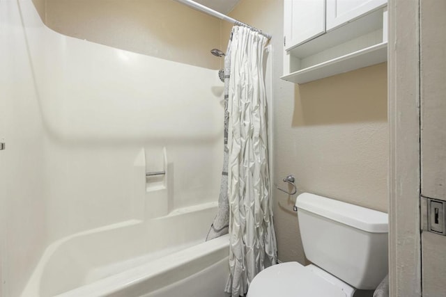 bathroom featuring toilet and shower / bath combo