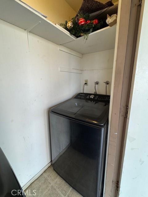 laundry room featuring washer / dryer