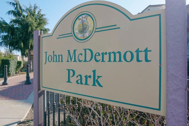 view of community / neighborhood sign