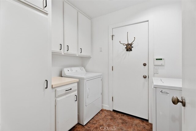 laundry room with cabinets and washing machine and dryer