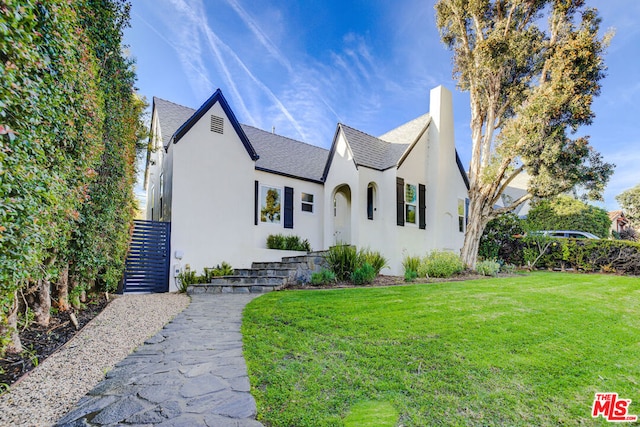 view of front of house with a front lawn