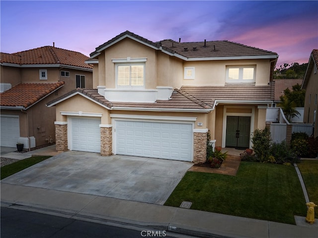 view of front facade featuring a garage and a lawn