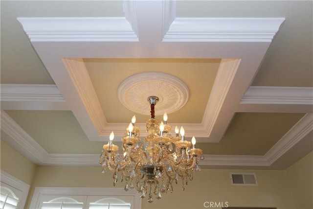 room details featuring an inviting chandelier