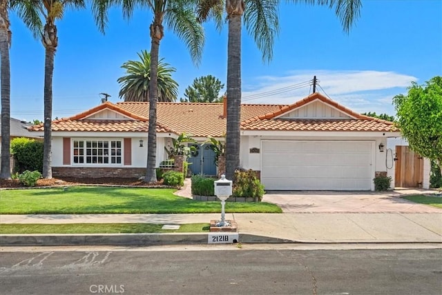 view of front facade featuring a garage and a front yard