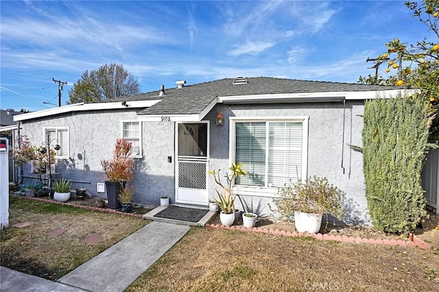 bungalow-style house featuring a front lawn