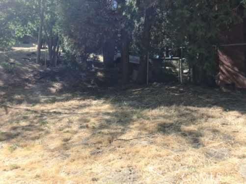 Listing photo 2 for 24814 Edelweiss Dr, Crestline CA 92325