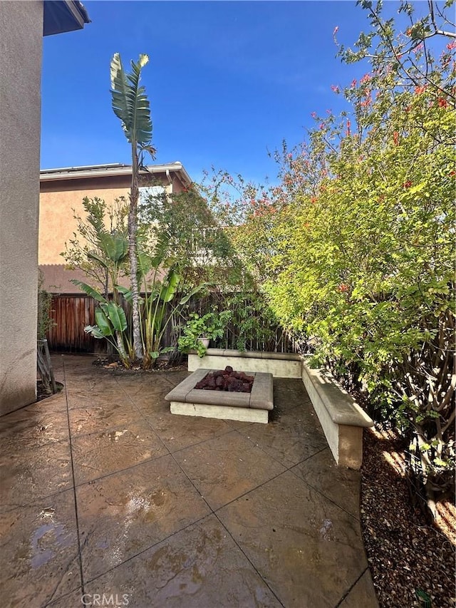 view of patio featuring an outdoor fire pit