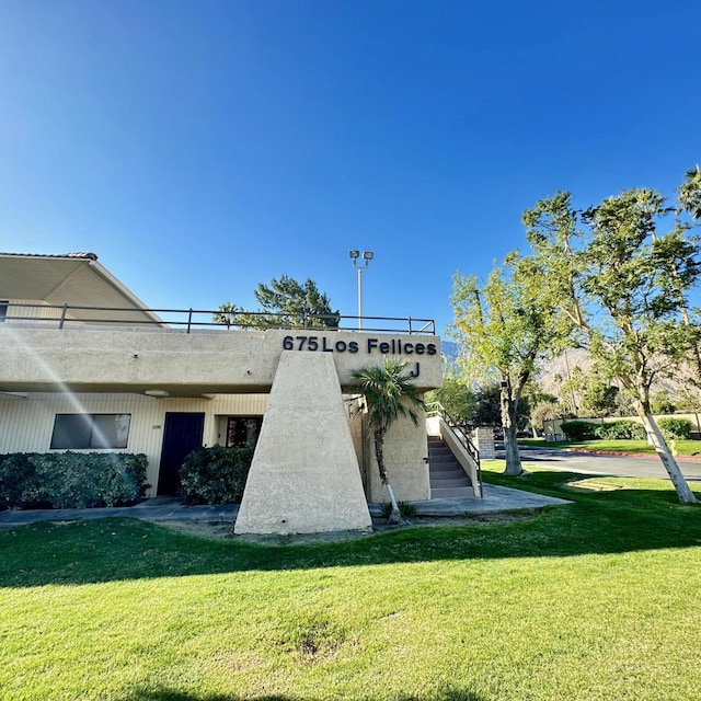 exterior space featuring a yard