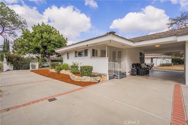 view of front of home featuring a patio area