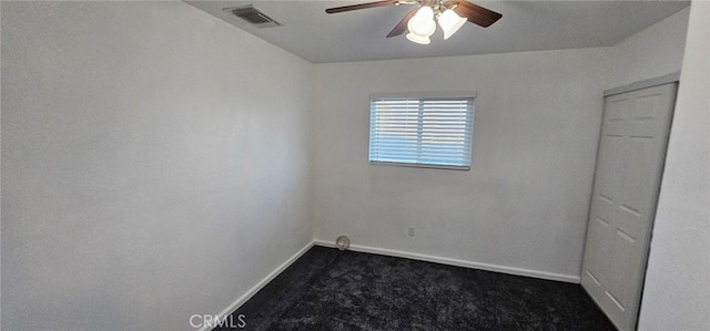 carpeted spare room featuring ceiling fan