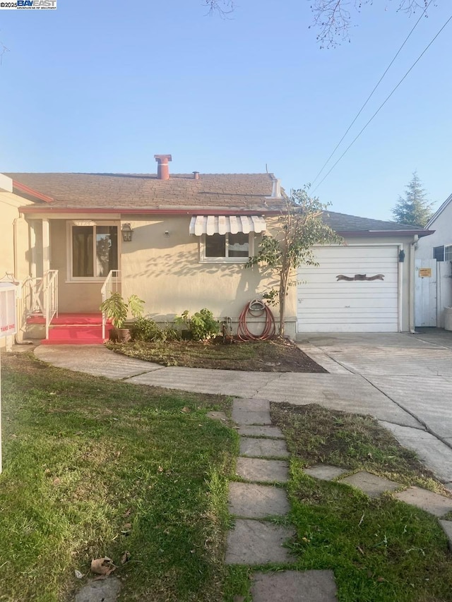 view of front of home featuring a garage and a front lawn