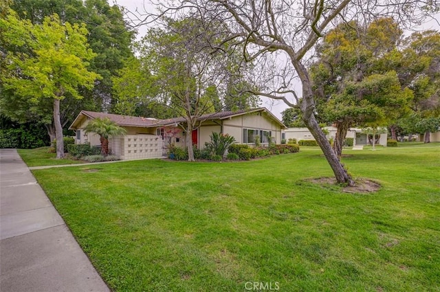 241 Calle Aragon Unit B, Laguna Woods, CA 92637 - ranch-style house with a front lawn