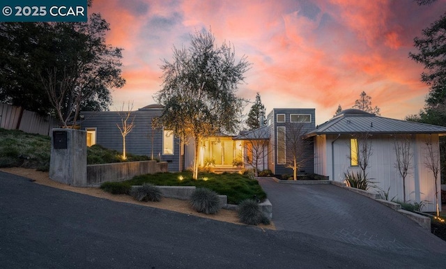 view of front of property