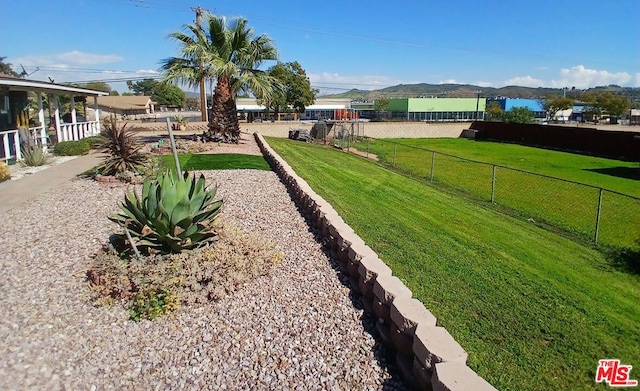 view of yard with a mountain view