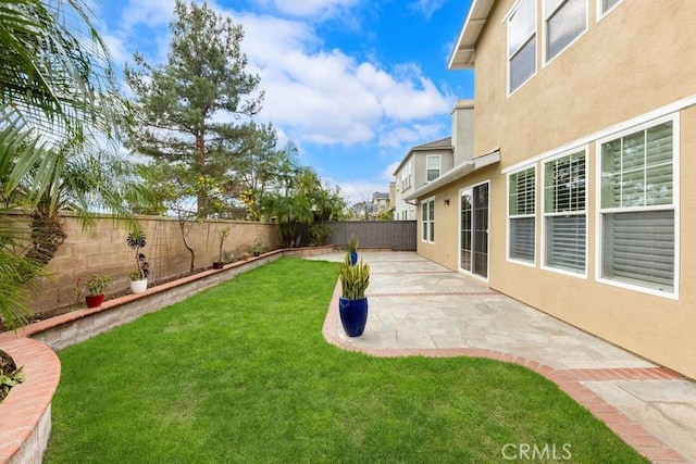 view of yard featuring a patio