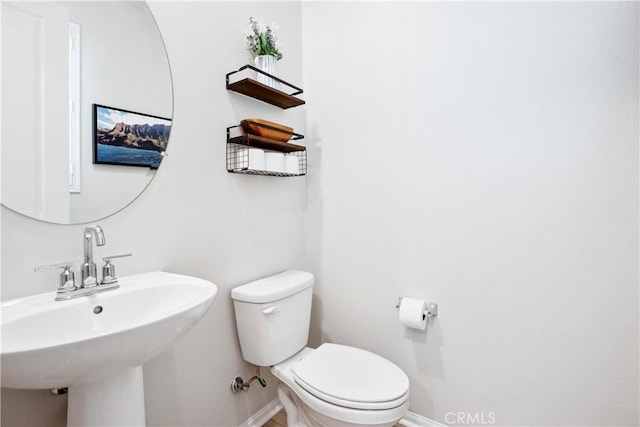 bathroom featuring toilet and sink