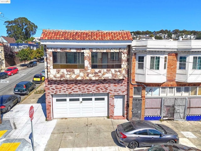 view of front facade featuring a garage