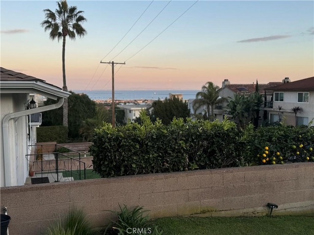 view of yard at dusk