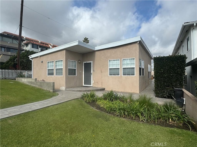 view of front of home with a front lawn