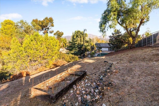 view of yard with a mountain view