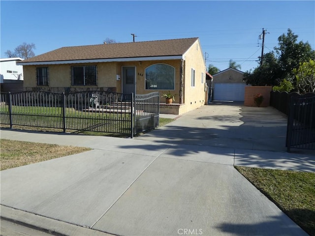 view of front of house featuring an outbuilding, a garage, and a front yard