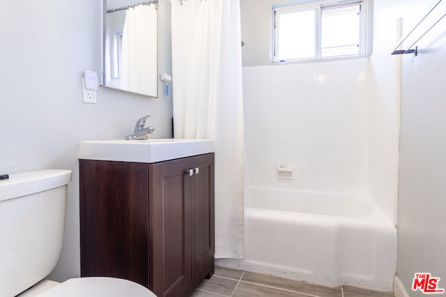 full bathroom with shower / bathtub combination with curtain, vanity, and toilet