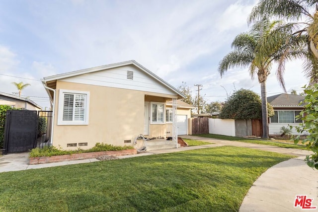 view of front of property with a front yard