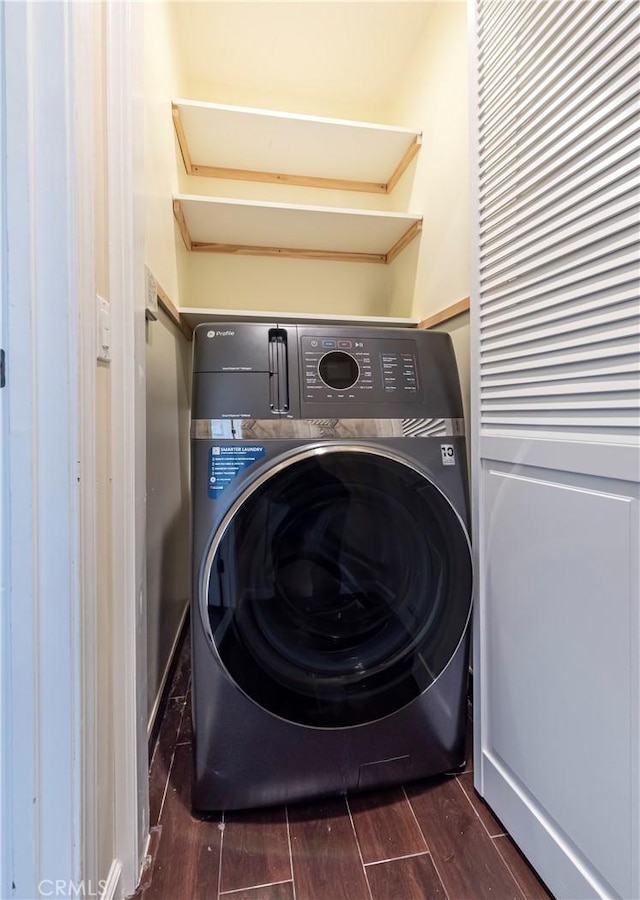 clothes washing area with wood tiled floor, washer / clothes dryer, and laundry area