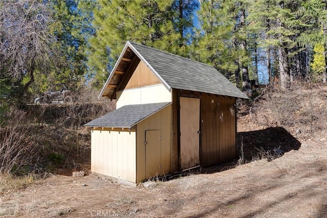 view of outbuilding