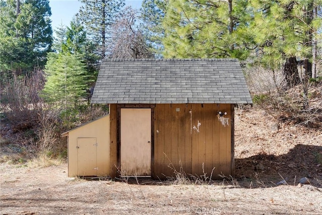 view of outbuilding