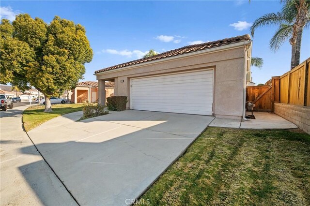 view of front of home featuring a garage and a front lawn