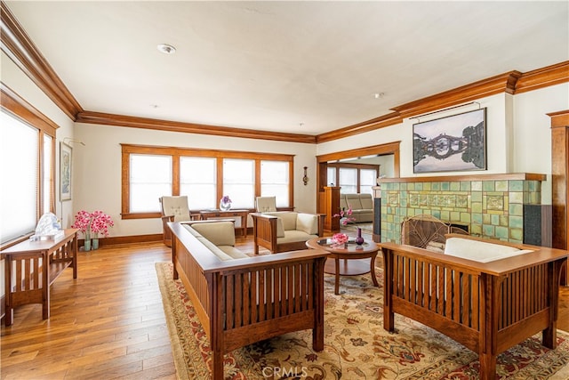 living room with ornamental molding and light hardwood / wood-style floors