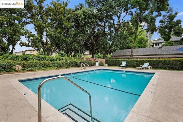 view of swimming pool