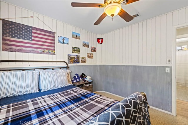 bedroom featuring ceiling fan and carpet