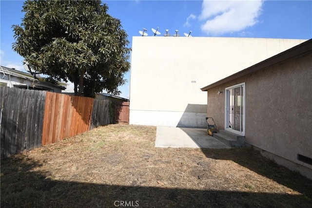 view of yard with a patio area