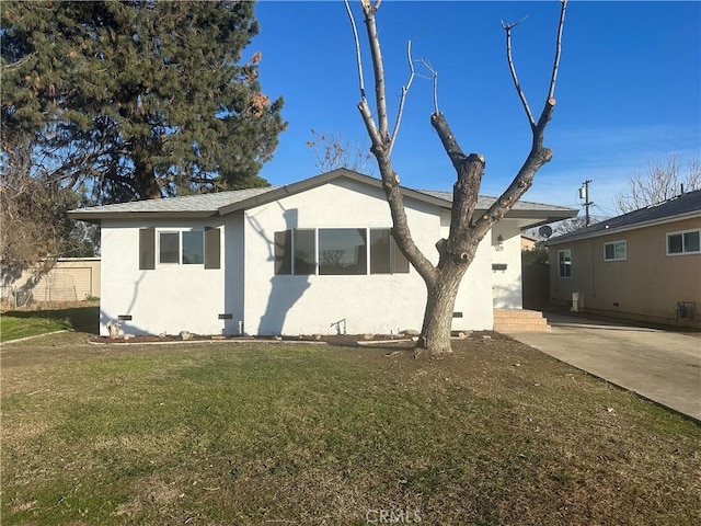 view of front of home with a front yard