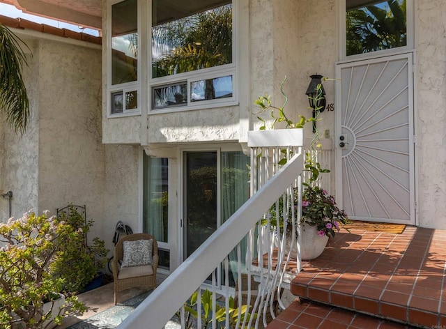 view of exterior entry with stucco siding