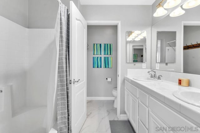 bathroom with a shower with curtain, vanity, and toilet