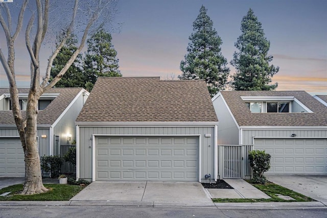 view of front property featuring a garage