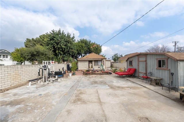 exterior space featuring an outbuilding