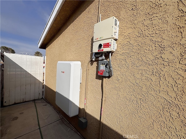 1704 Sunrise Rd, Barstow, CA 92311 - exterior view of stucco siding, related energy utilities, and a power storage unit