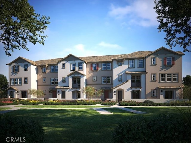 view of front facade featuring a front lawn