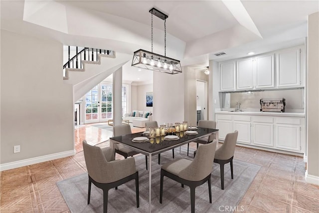 dining room with baseboards, visible vents, and recessed lighting