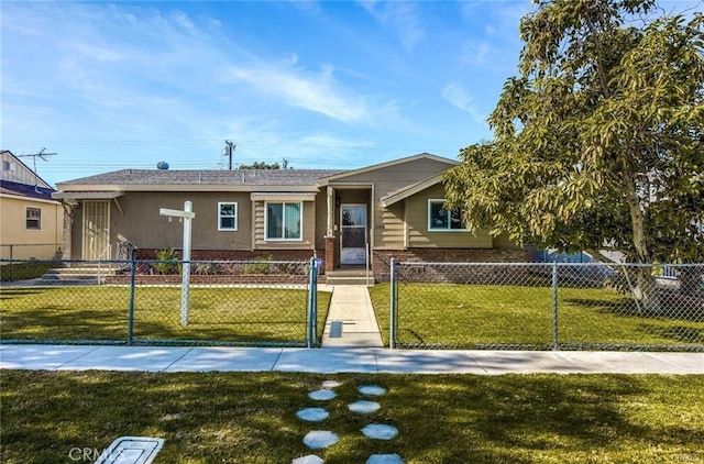 view of front of house featuring a front yard