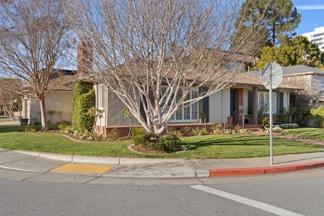 view of front of house with a front lawn